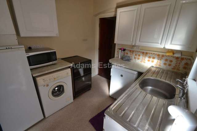  Image of 5 bedroom Terraced house to rent in Pitcroft Avenue Earley Reading RG6 at Pitcroft Avenue  Reading, RG6 1NN
