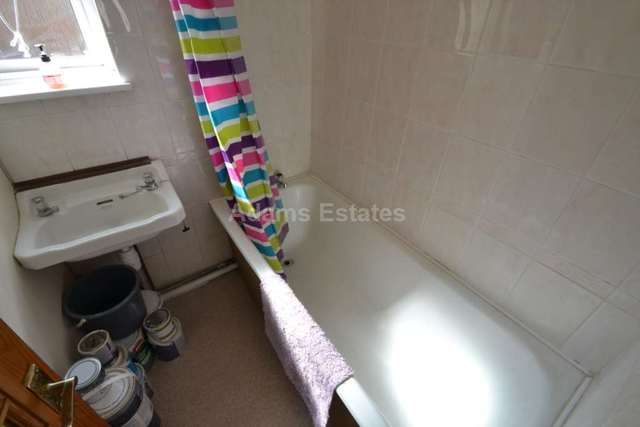  Image of 5 bedroom Terraced house to rent in Pitcroft Avenue Earley Reading RG6 at Pitcroft Avenue  Reading, RG6 1NN