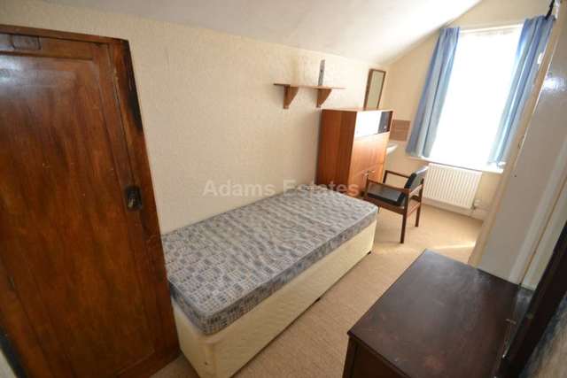  Image of 5 bedroom Terraced house to rent in Pitcroft Avenue Earley Reading RG6 at Pitcroft Avenue  Reading, RG6 1NN