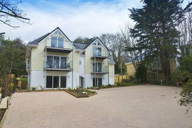  Image of 2 bedroom Flat for sale in Preston Road Preston Weymouth DT3 at 46 Preston Road  Weymouth, DT3 6PZ