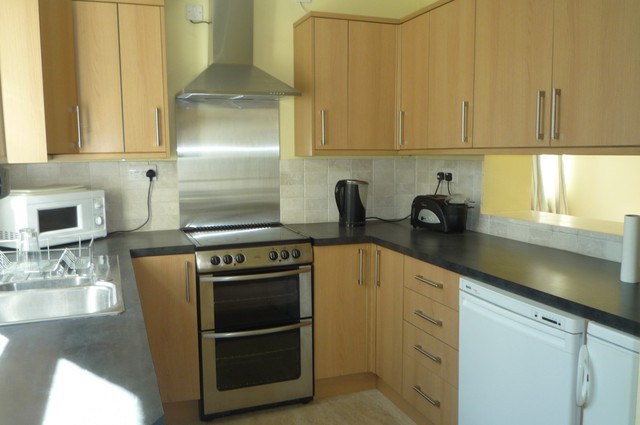  Image of 3 bedroom Semi-Detached house to rent in Primrose Road Southampton SO16 at Southampton, SO16 3GN