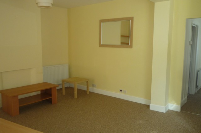  Image of 3 bedroom Semi-Detached house to rent in Primrose Road Southampton SO16 at Southampton, SO16 3GN