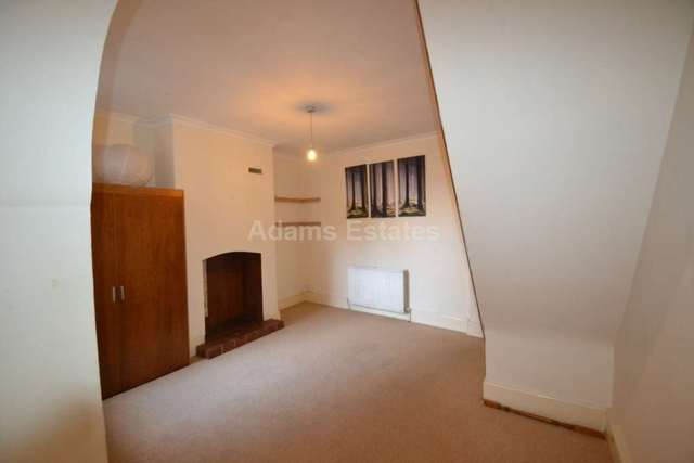  Image of 3 bedroom Terraced house to rent in Prince of Wales Avenue Reading RG30 at Prince Of Wales Ave  Reading, RG30 2UR