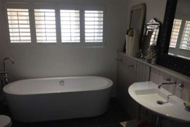  Image of 3 bedroom Bungalow to rent in Princes Esplanade Gurnard Cowes PO31 at Cowes, PO31 8LE