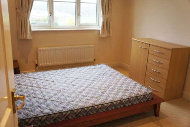  Image of 2 bedroom Apartment to rent in Delfont Close Maidenbower Crawley RH10 at Pullman Court, Delfont Close Maidenbower Crawley, RH10 7QX