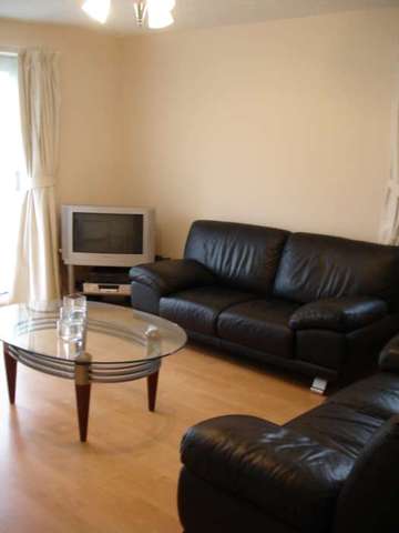  Image of 2 bedroom Apartment to rent in Delfont Close Maidenbower Crawley RH10 at Pullman Court, Delfont Close Maidenbower Crawley, RH10 7QX