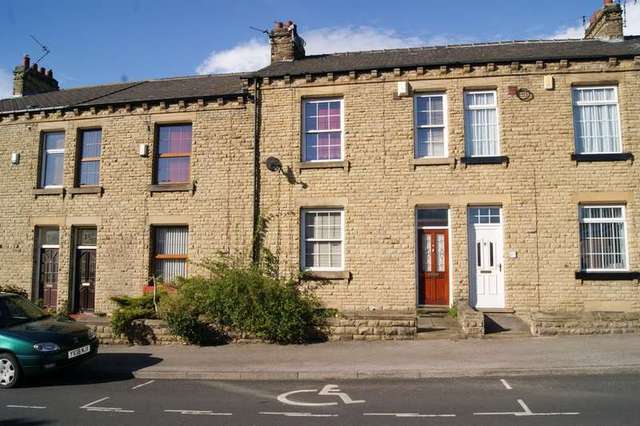  Image of 3 bedroom Terraced house to rent in Queen Elizabeth Road Wakefield WF1 at Wakefield Wakefield, WF1 4AA