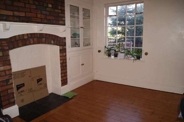  Image of 3 bedroom Terraced house to rent in Queen Elizabeth Road Wakefield WF1 at Wakefield Wakefield, WF1 4AA