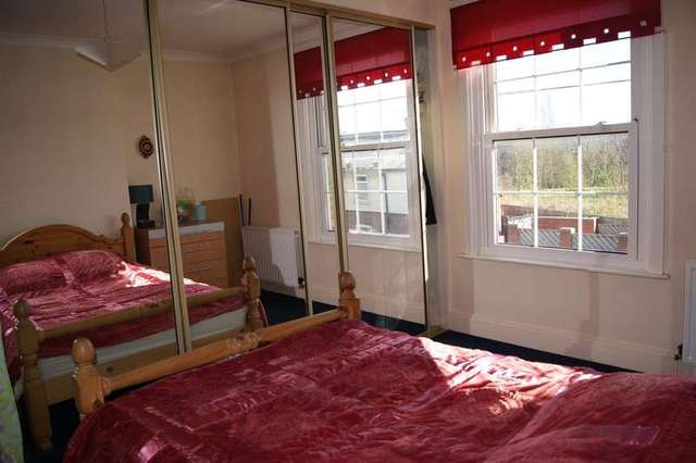  Image of 3 bedroom Terraced house to rent in Queen Elizabeth Road Wakefield WF1 at Wakefield Wakefield, WF1 4AA
