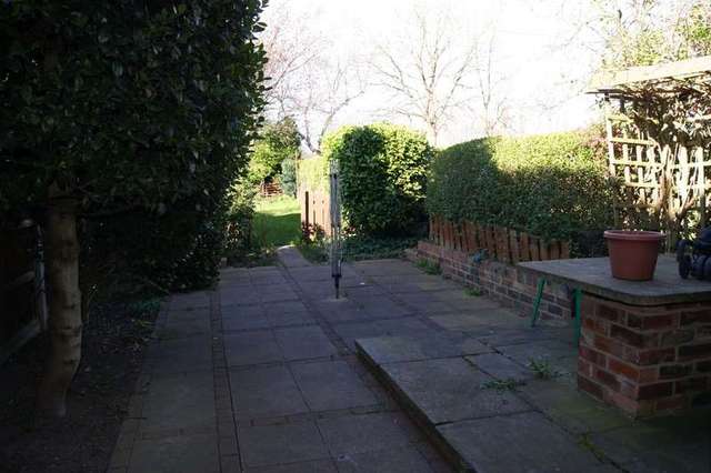  Image of 3 bedroom Terraced house to rent in Queen Elizabeth Road Wakefield WF1 at Wakefield Wakefield, WF1 4AA