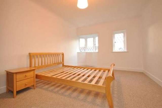  Image of 2 bedroom Flat to rent in Queens Drive London W3 at Suffolk House Queens Drive Acton, W3 0HN