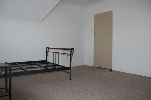  Image of 2 bedroom Flat to rent in Queens Drive London W3 at Suffolk House Queens Drive Acton, W3 0HN