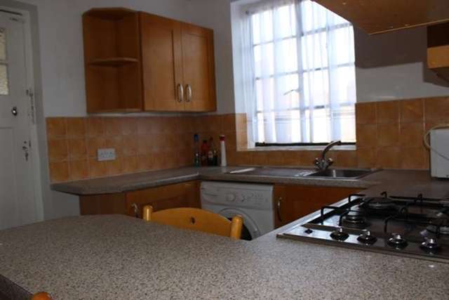  Image of 2 bedroom Flat to rent in Queens Drive London W3 at Suffolk House Queens Drive Acton, W3 0HN