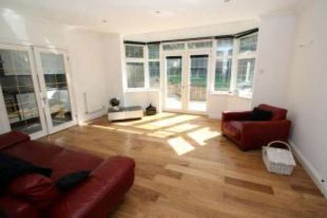  Image of 2 bedroom Flat for sale in Queens Park Avenue Bournemouth BH8 at Queens Park Bournemouth Holdenhurst, BH8 9EZ