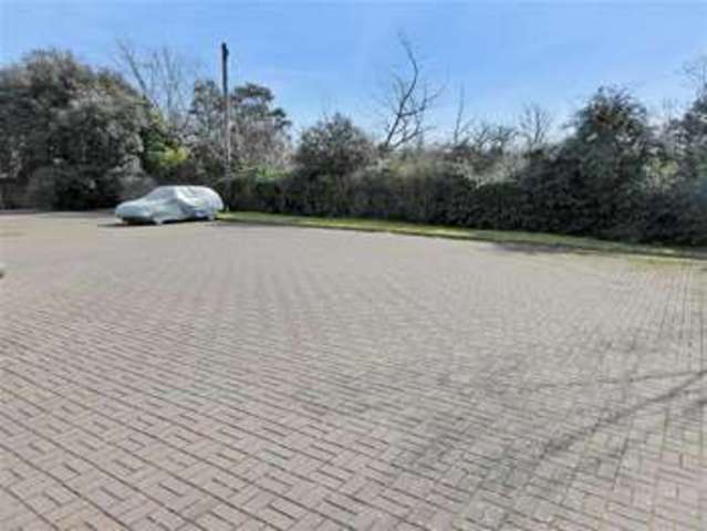  Image of 1 bedroom Flat for sale in Queens Road Whitstable CT5 at Whitstable Kent Whitstable, CT5 2JF
