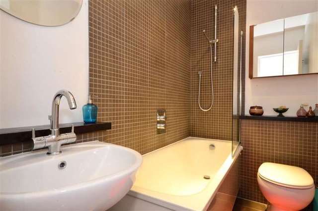  Image of 1 bedroom Flat for sale in Queensbridge Road London E8 at Hackney London Hackney, E8 3AR
