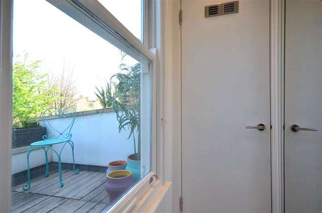  Image of 1 bedroom Flat for sale in Queensbridge Road London E8 at Hackney London Hackney, E8 3AR