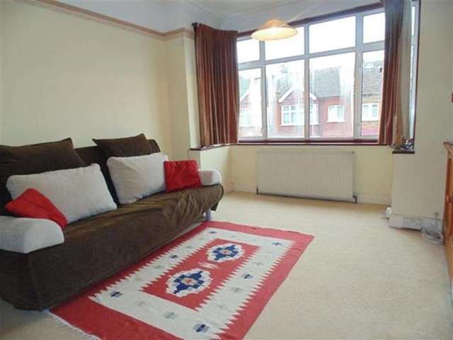  Image of 1 bedroom Flat to rent in Raymond Avenue London W13 at Raymond Avenue  Ealing, W13 9UZ