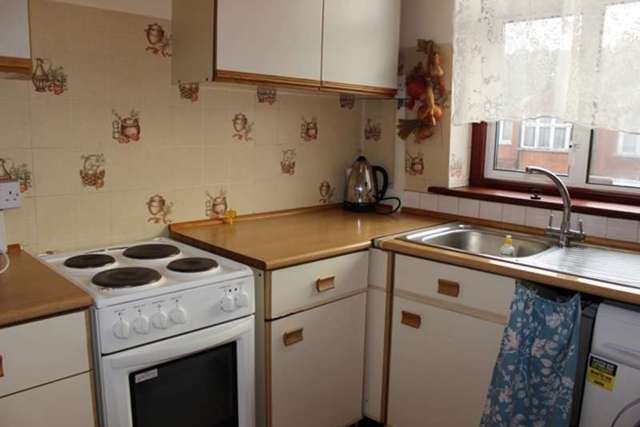  Image of 1 bedroom Flat to rent in Raymond Avenue London W13 at Raymond Avenue  Ealing, W13 9UZ
