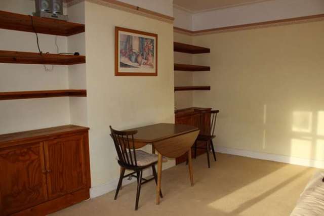  Image of 1 bedroom Flat to rent in Raymond Avenue London W13 at Raymond Avenue  Ealing, W13 9UZ