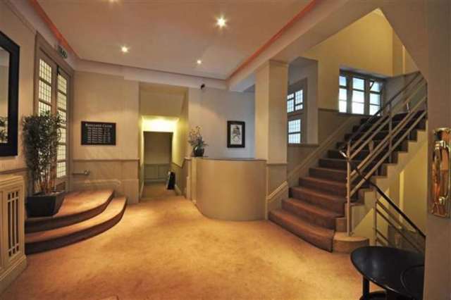  Image of 2 bedroom Apartment to rent in Redcliffe Close Old Brompton Road London SW5 at Redcliffe Close Earls Court London, SW5 9HX