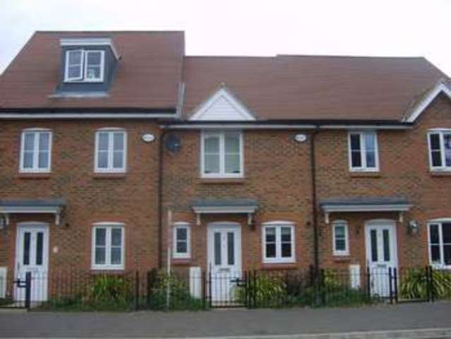  Image of 2 bedroom Terraced house to rent in Brook Terrace Hooley Lane Redhill RH1 at REDHILL, RH1 6DT