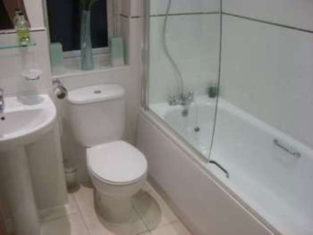 Image of 2 bedroom Terraced house to rent in Brook Terrace Hooley Lane Redhill RH1 at REDHILL, RH1 6DT