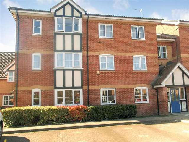  Image of 2 bedroom Apartment for sale in Redwood Gardens London E4 at Chingford London Chingford, E4 7NZ