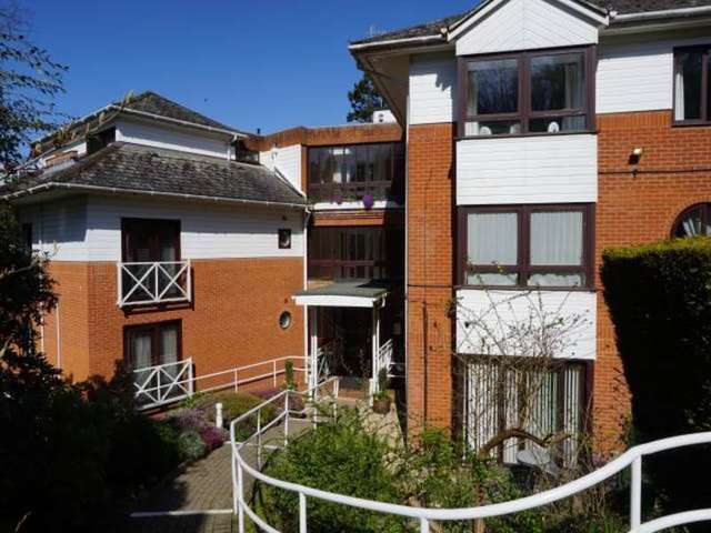 Image of 2 bedroom Flat to rent in Linden Park Road Tunbridge Wells TN2 at Linden Park Road Tunbridge Wells Pembury, TN2 5QZ