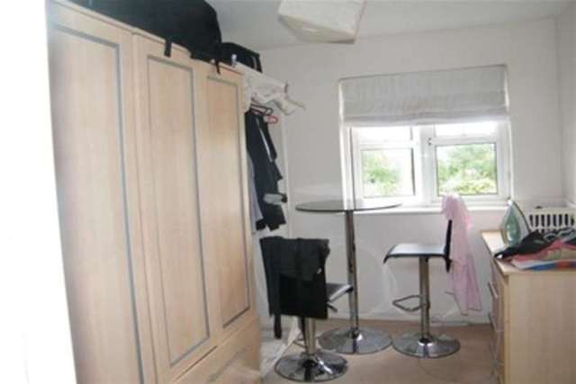  Image of 2 bedroom Flat to rent in Riding Close Sale M33 at Sale, M33 2ZR