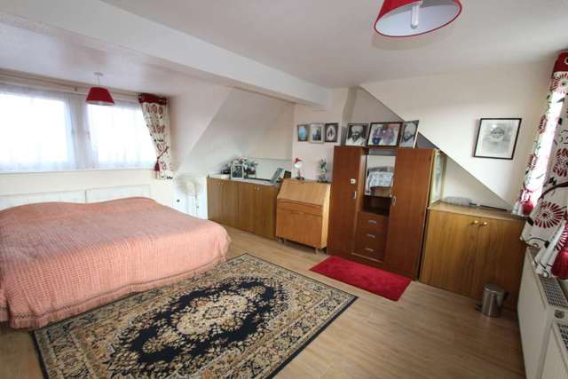  Image of 4 bedroom Detached house for sale in Rochester Road Gravesend DA12 at Rochester Road  Gravesend, DA12 4TY