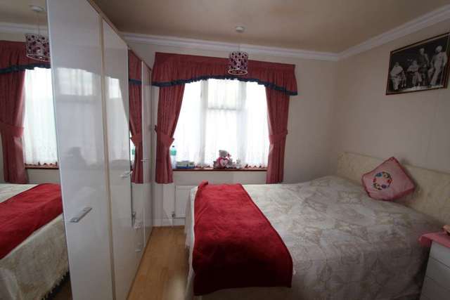  Image of 4 bedroom Detached house for sale in Rochester Road Gravesend DA12 at Rochester Road  Gravesend, DA12 4TY