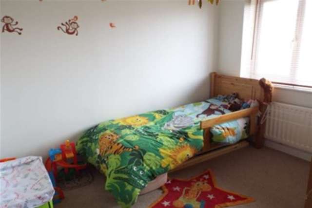  Image of 3 bedroom Semi-Detached house to rent in Rosina Walk Banbury OX16 at Banbury, OX16 1FW