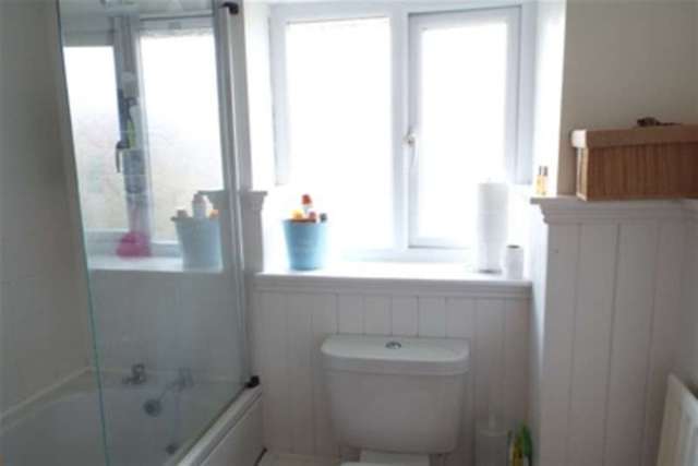  Image of 3 bedroom Semi-Detached house to rent in Rosina Walk Banbury OX16 at Banbury, OX16 1FW