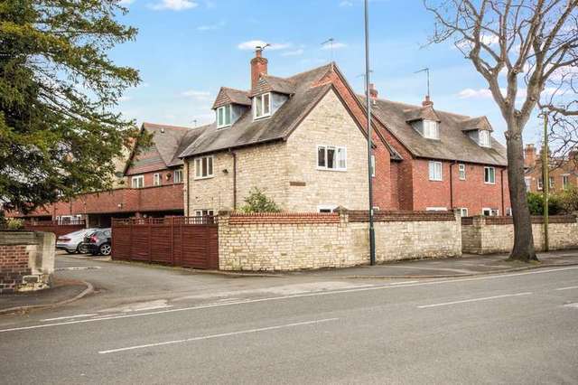  Image of 2 bedroom Flat for sale in Rugby Road Leamington Spa CV32 at Leamington Spa Warwickshire, CV32 6DQ