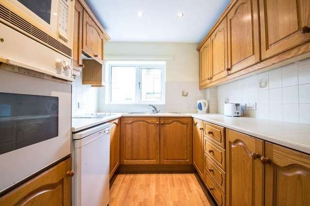  Image of 2 bedroom Flat for sale in Rugby Road Leamington Spa CV32 at Leamington Spa Warwickshire, CV32 6DQ