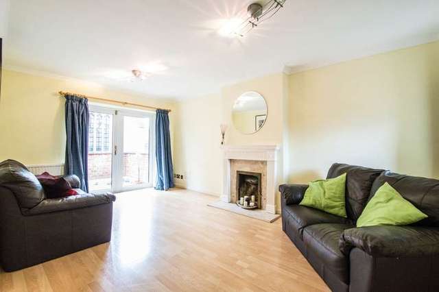  Image of 2 bedroom Flat for sale in Rugby Road Leamington Spa CV32 at Leamington Spa Warwickshire, CV32 6DQ