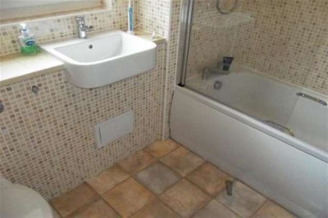 Image of 2 bedroom Flat to rent in Saffronhall Gardens Hamilton ML3 at Hamilton, ML3 6AE