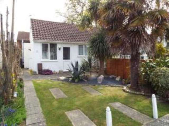  Image of 1 bedroom Bungalow for sale in Salterns Lane Hayling Island PO11 at Salterns Lane Hayling Island South Hayling, PO11 9LQ