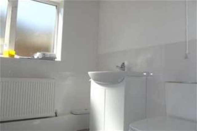  Image of 3 bedroom Property to rent in Seagrove Road Portsmouth PO2 at Portsmouth, PO2 8AY