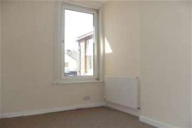  Image of 3 bedroom Property to rent in Seagrove Road Portsmouth PO2 at Portsmouth, PO2 8AY