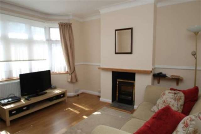 Image of 3 bedroom Semi-Detached house to rent in Selsdon Park Road Selsdon South Croydon CR2 at South Croydon, CR2 8JJ