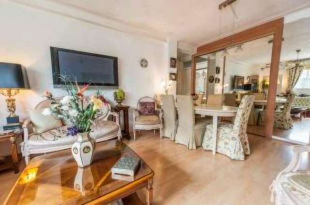  Image of 2 bedroom Flat for sale in Sheen Road Richmond TW9 at Sheen Road Richmond Richmond, TW9 1AU