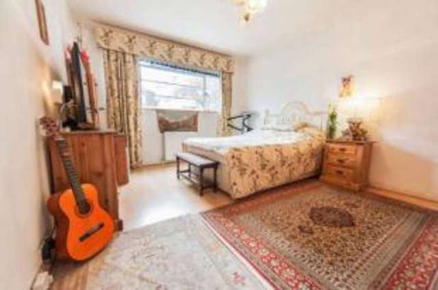 Image of 2 bedroom Flat for sale in Sheen Road Richmond TW9 at Sheen Road Richmond Richmond, TW9 1AU