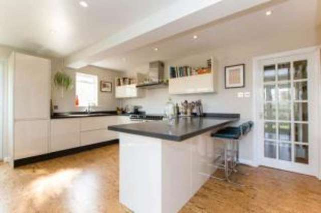  Image of 4 bedroom Detached house for sale in Sheepdown Close Petworth GU28 at Petworth West Sussex Petworth, GU28 0BP