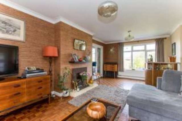  Image of 4 bedroom Detached house for sale in Sheepdown Close Petworth GU28 at Petworth West Sussex Petworth, GU28 0BP