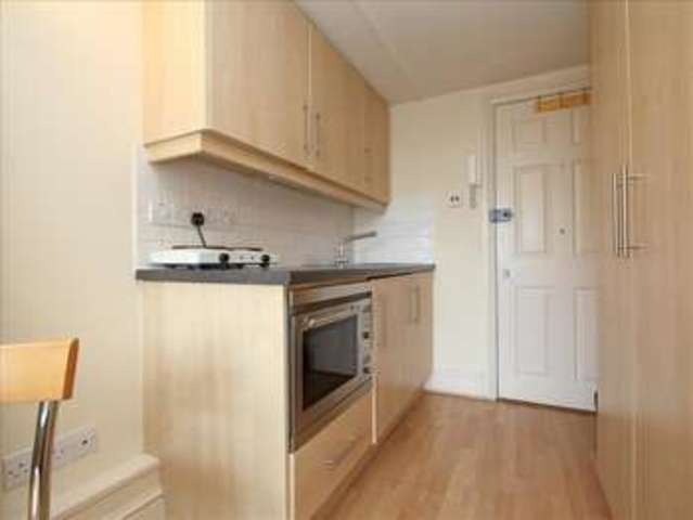  Image of Studio flat to rent in Este Road London SW11 at Este Road London Battersea, SW11 2TB