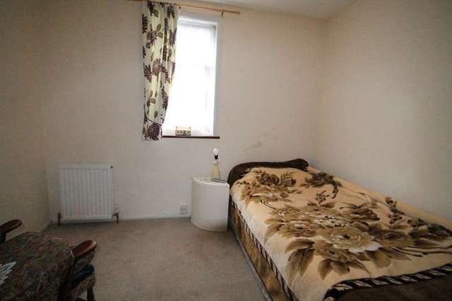  Image of 3 bedroom End of Terrace for sale in Silkstream Road Burnt Oak Edgware HA8 at Silkstream Road  Burnt Oak, HA8 0DA