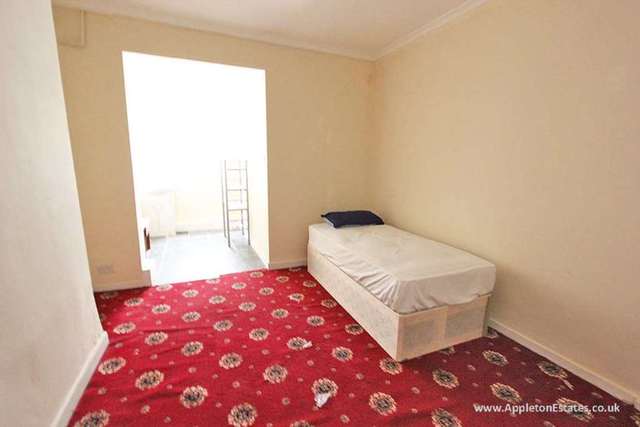  Image of House Share to rent in Silverleigh Road Thornton Heath CR7 at Silverleigh Road  Thornton Heath, CR7 6DU
