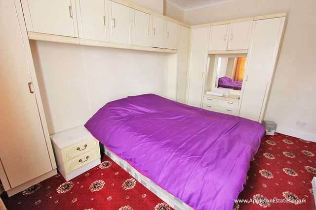 Image of 5 bedroom House Share to rent in Silverleigh Road Thornton Heath CR7 at Silverleigh Road  Thornton Heath, CR7 6DU